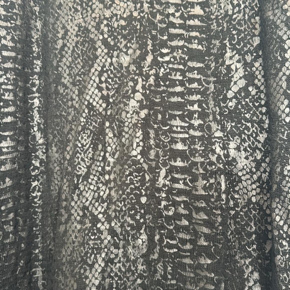 Cache Cold Shoulder Top - Picture 4 of 6